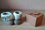 Chaussons naissance et sa boite cadeau