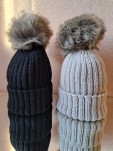 Bonnet adulte avec pompon en fourrure amovible