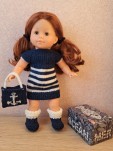 Tenue de plage, avec robe marine
